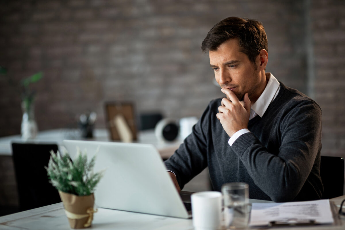 A man using a Klaviyo sign up form on his Shopify Store.