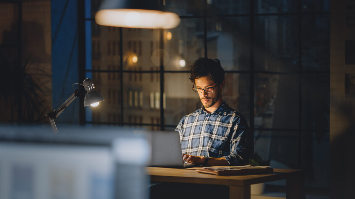 Man setting up a Hubspot email campaign